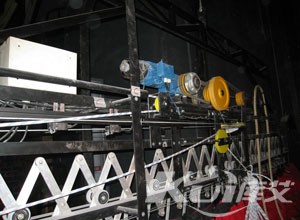 對開、串疊幕機